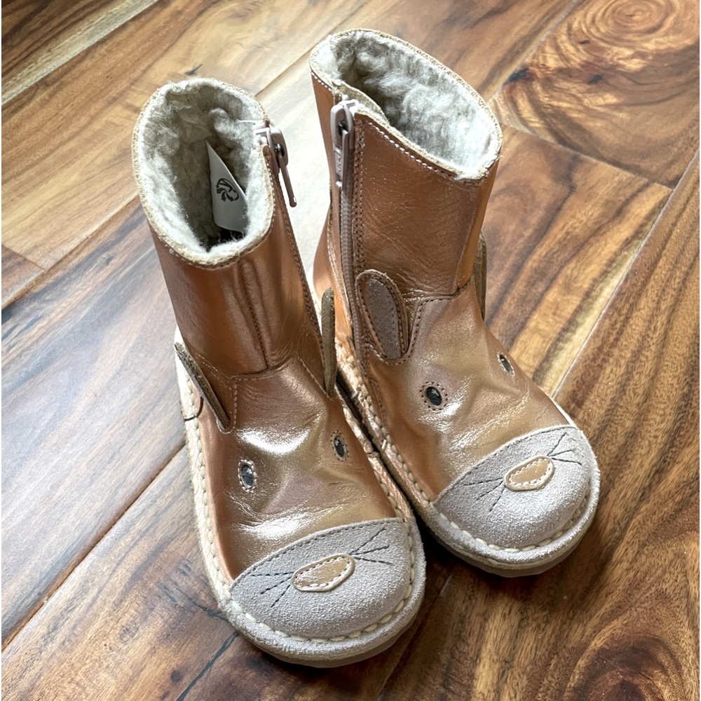 NEW Mini Boden Rose Gold Rabbit Face Leather Boots with Shearling Lining; Size 6